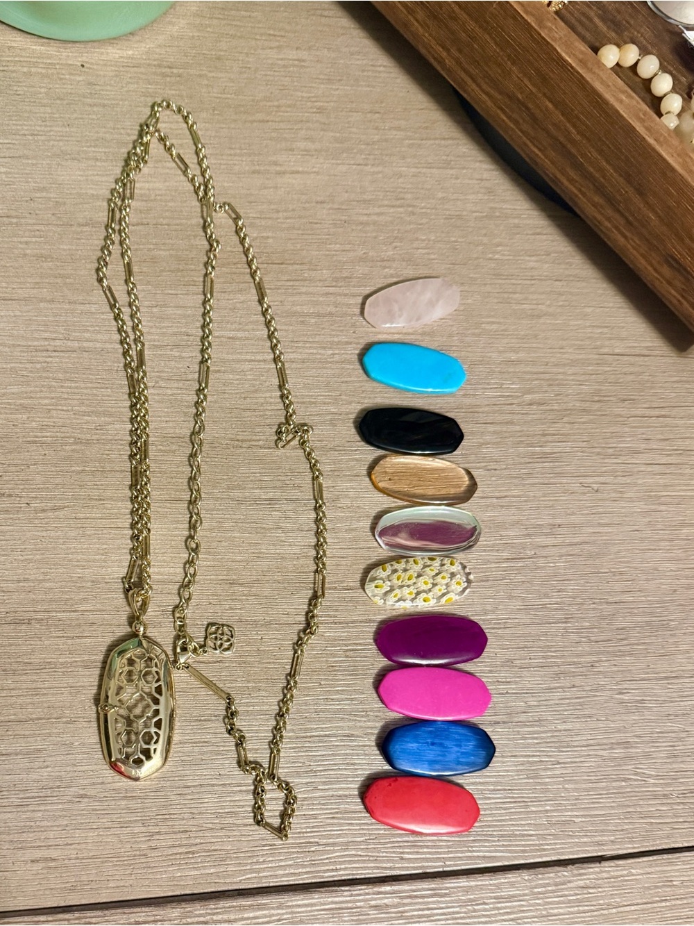 Kendra Scott Rae Pendant Necklace with Ten Stones